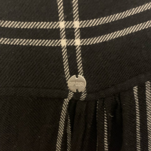 RUNS SMALL Rip Curl Seabird black flannel shirt - Picture 7 of 9